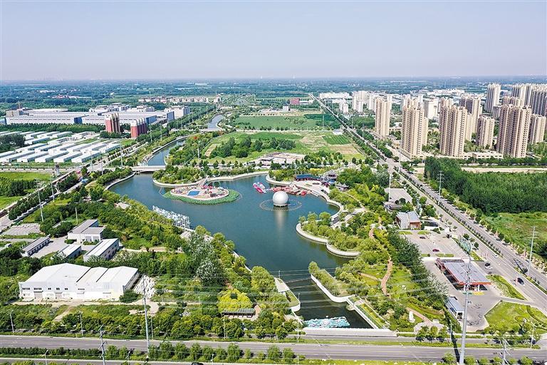 图为御龙河公园。本报记者 董旭旭 摄