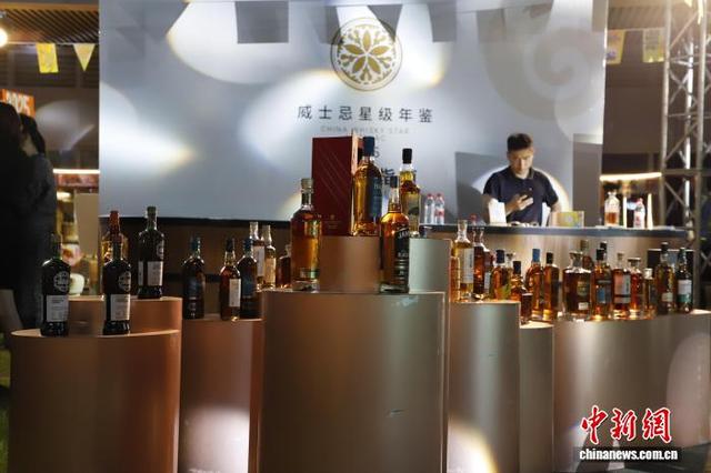 图为现场展出的饮品。中新社记者 鲍梦妮 摄