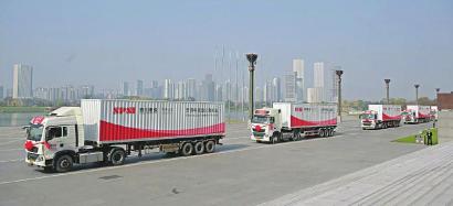 　　“天府号”跨境公路班车第5000班次暨中亚线第500班次。欧阳木 摄