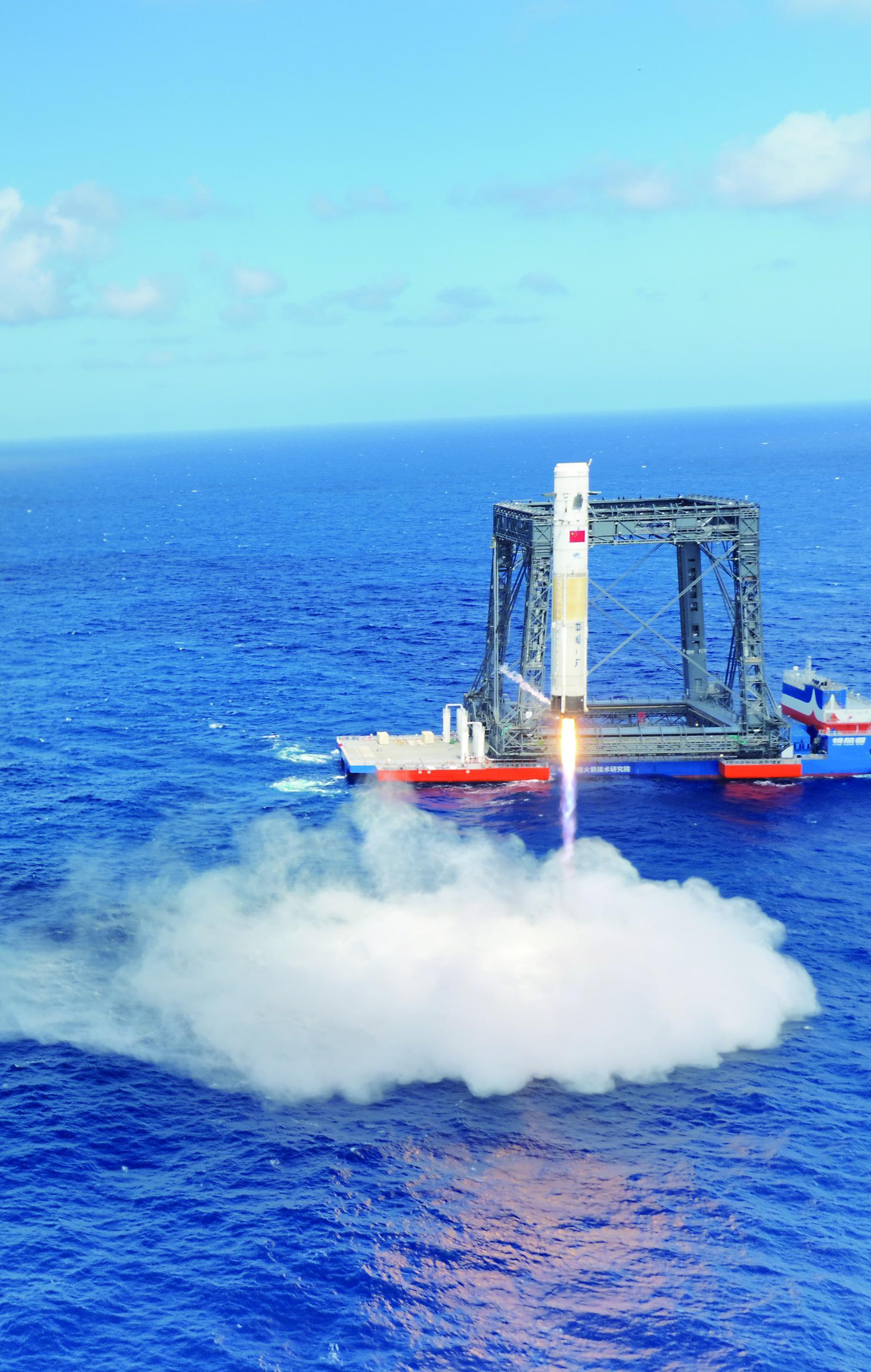 2月11日，长征十号运载火箭一级箭体按程序受控安全溅落于预定海域。新华社发