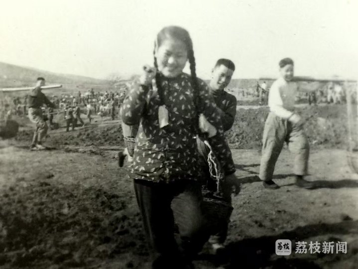 徐州知青参与云龙湖水库修建  受访者供图