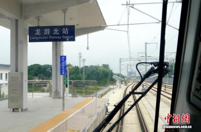 热滑试验列车抵达龙游北站。章爱民 摄