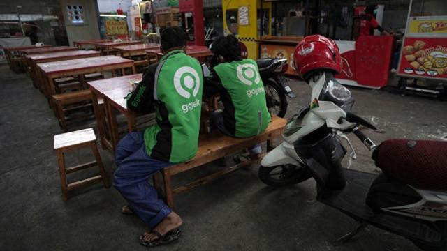 印度尼西亚雅加达街头的Gojek骑手。视觉中国 资料图